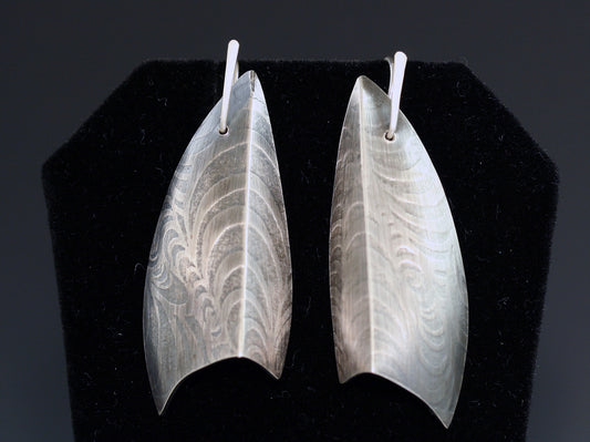 Textured dangly earrings, image