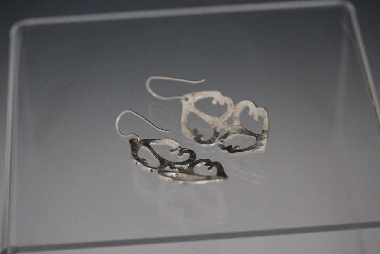 2Hearts Shaped Textured Earrings Complete with Pearl